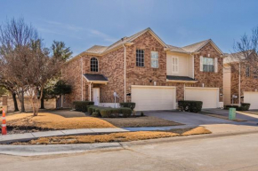Cozy 2-Bedroom Townhouse/Pool/Quiet West Plano